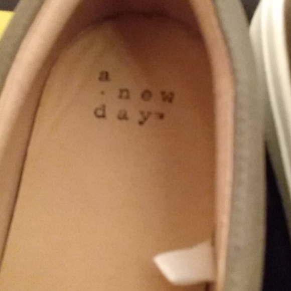 Shoes - Picture 3 of 14